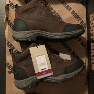 NWT Women’s Ariat Terrain waterproof boot